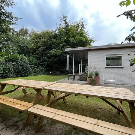 Gezellige Op Steenworp Afstand Het *