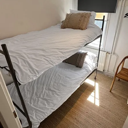 Gezellige Op Steenworp Afstand Het