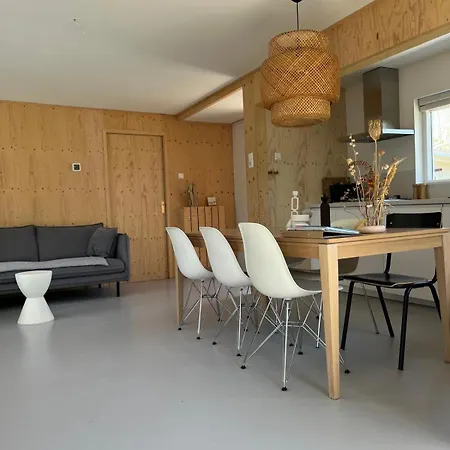 Gezellige Op Steenworp Afstand Het